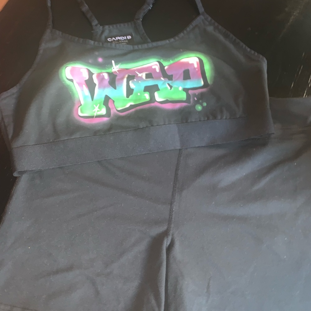 Cardi B WAP short set size 2X top and bottom. Never worn.